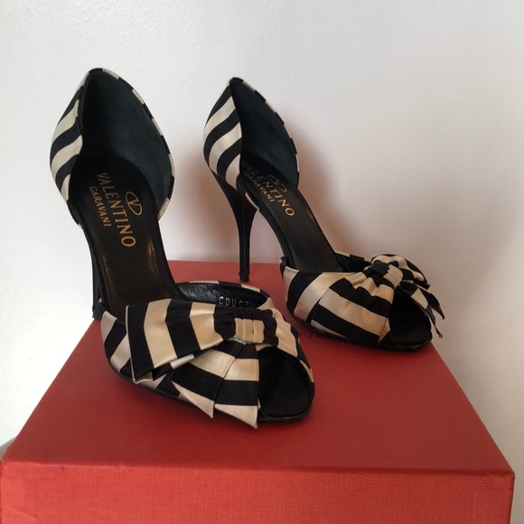 Escarpins Valentino Garavani Noir - Talon Haut 3-4 Pouces - Pointure 37 - Occasion Très Bon état